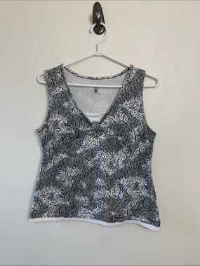 Reitmans Black & White Paisley V-Neck Yoga Top
